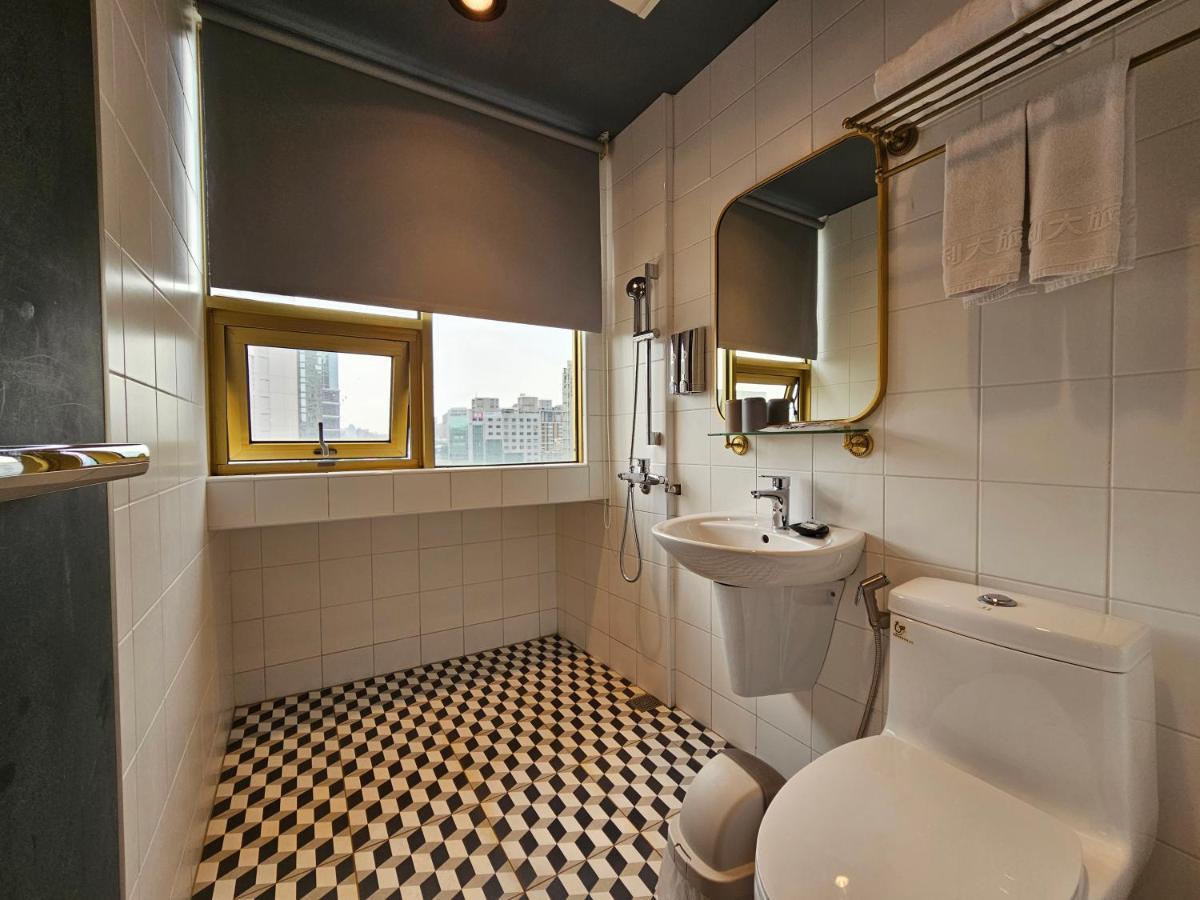 Modern Inn Taizhong Zewnętrze zdjęcie